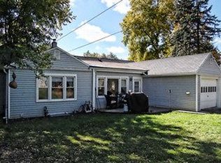 24332 N Forest Dr, Lake Zurich, IL 60047
