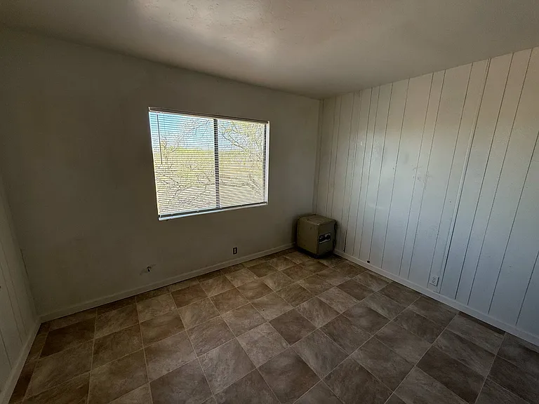 8221 S Taylor Ln — Photo 12