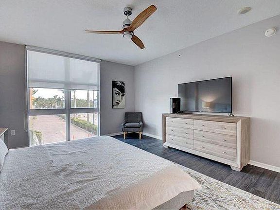 2nd image of 625 Casa Loma Blvd Unit 202