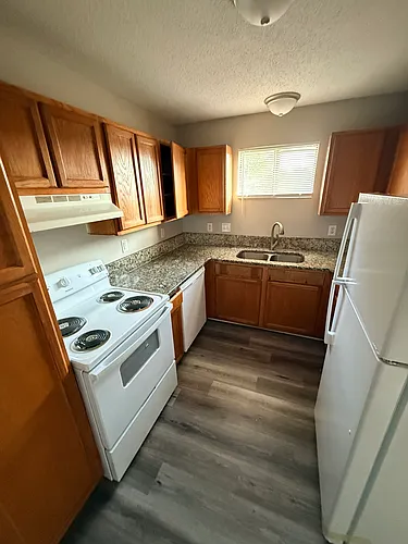 2000 Greens Blvd Photo 1