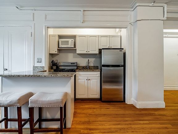 4th image of 1450-1454 Beacon St Unit B1