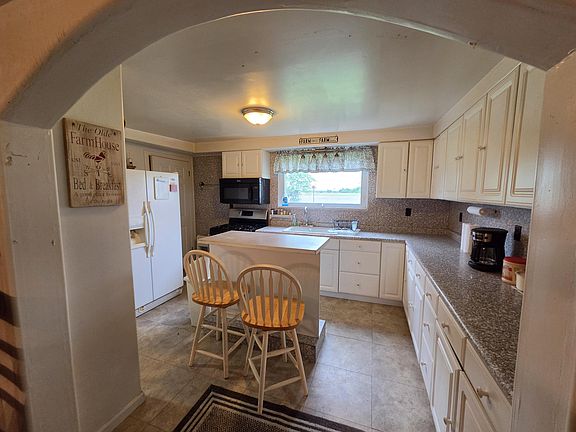 3rd image of 19120 Welch Rd