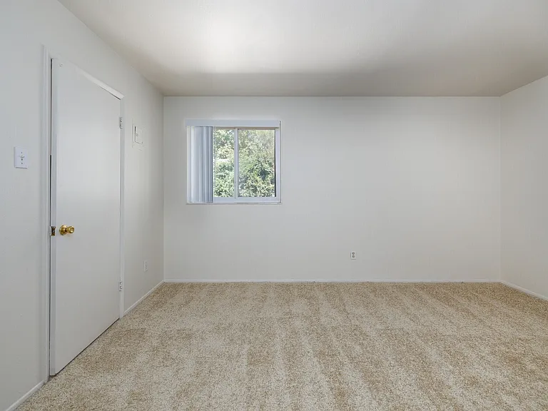 9805 Lilac Dr — Photo 6
