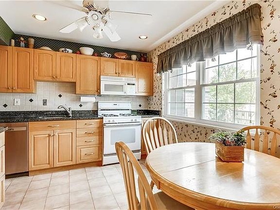 4th image of 229 Parkside Dr