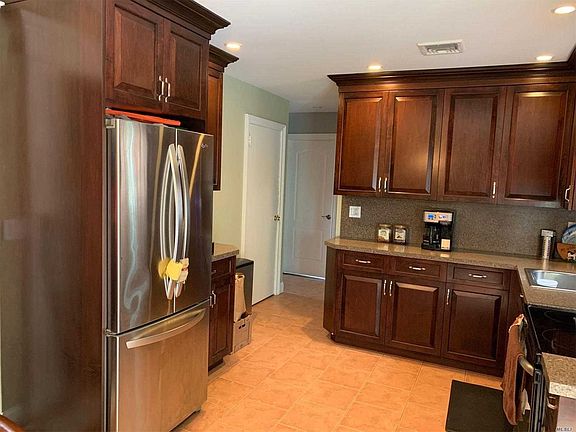 5th image of 826 Elda Ln