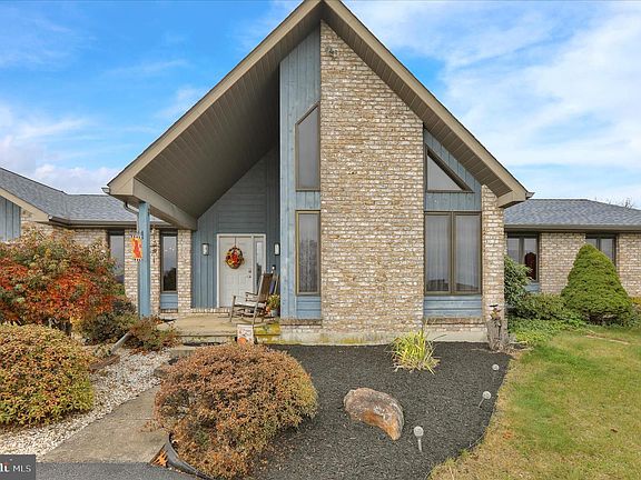 2nd image of 1064 Mahlon Dr