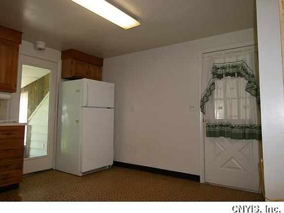 4th image of 133 E Dauenhauer St