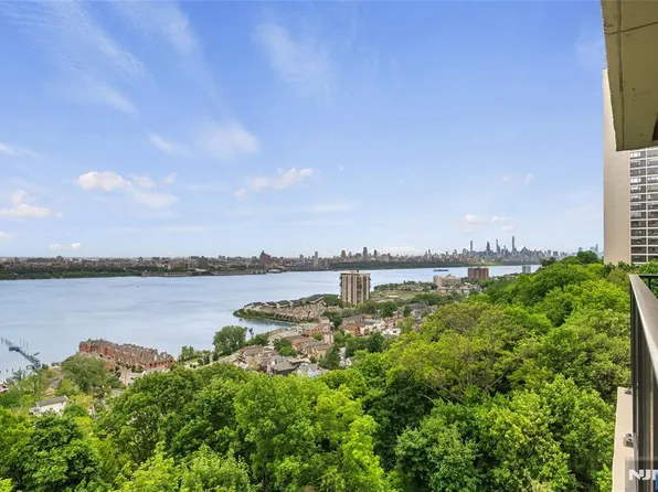 3 Horizon Rd APT 801, Fort Lee, NJ 07024