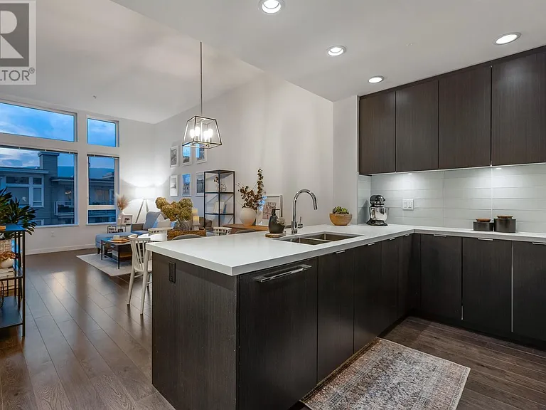 255 W 1st St #527 — Photo 4