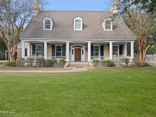 1315 E 2nd St, Pass Christian, MS 39571