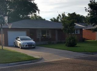 1718 Old Manor Rd, Garden City, KS 67846