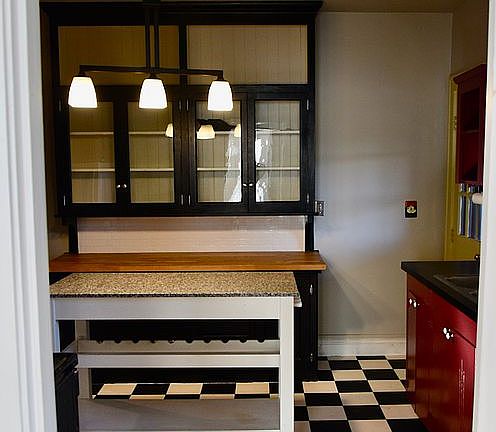 Main Floor Unit: Kitchen
