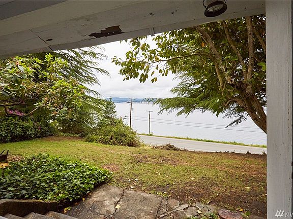3rd image of 2271 Beach Dr E