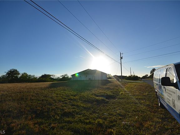5th image of 702 NE 12th St