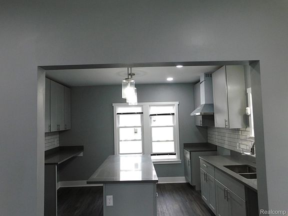 4th image of 18978 Prairie St