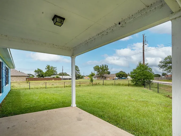304 Port Dr — Photo 18