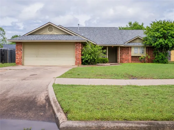 6831 NW Willow Creek Dr, Lawton, OK 73505