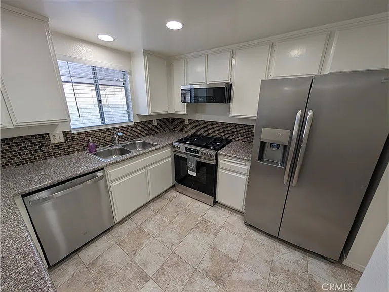 845 W Olive Ave #B — Photo 16