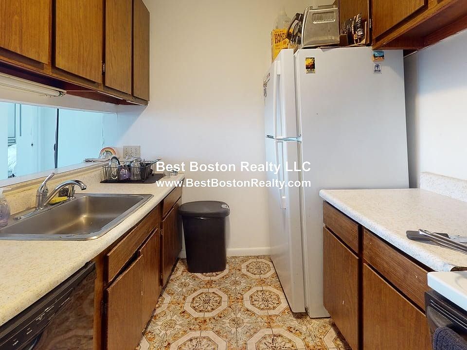 2nd image of 41 Belmont St APT 23