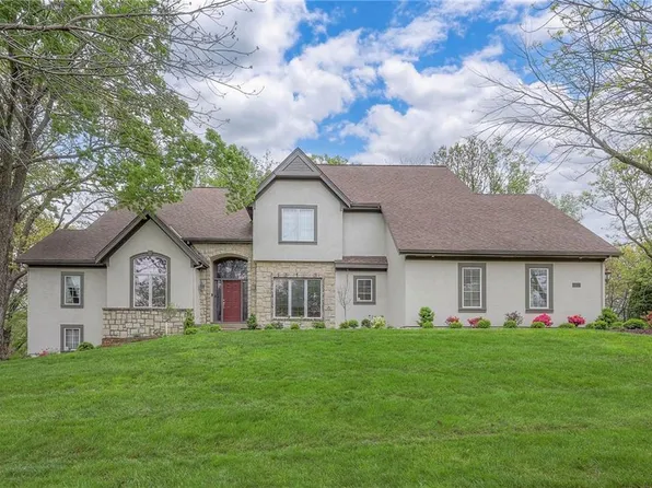 4411 N Mulberry Dr, Kansas City, MO 64116