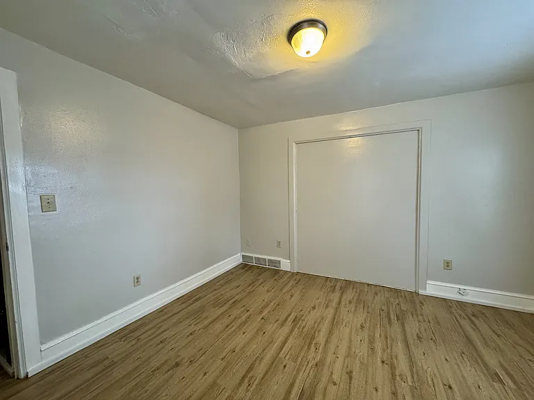 134-138 E Spencer St — Photo 13