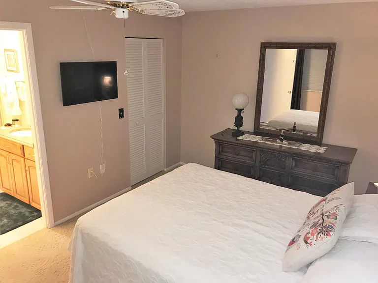 577 Lakeside Dr — Photo 17
