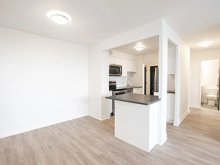 59 Concession St — Photo 13