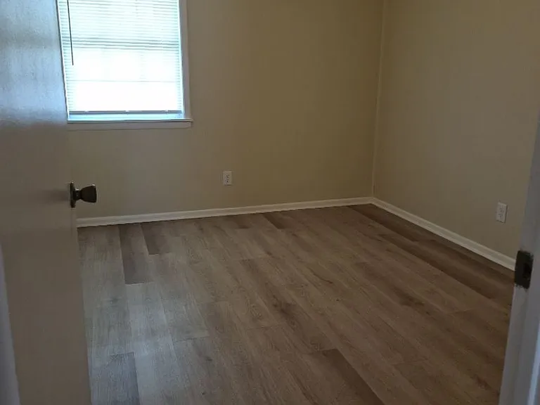506 Hopwood St — Photo 4
