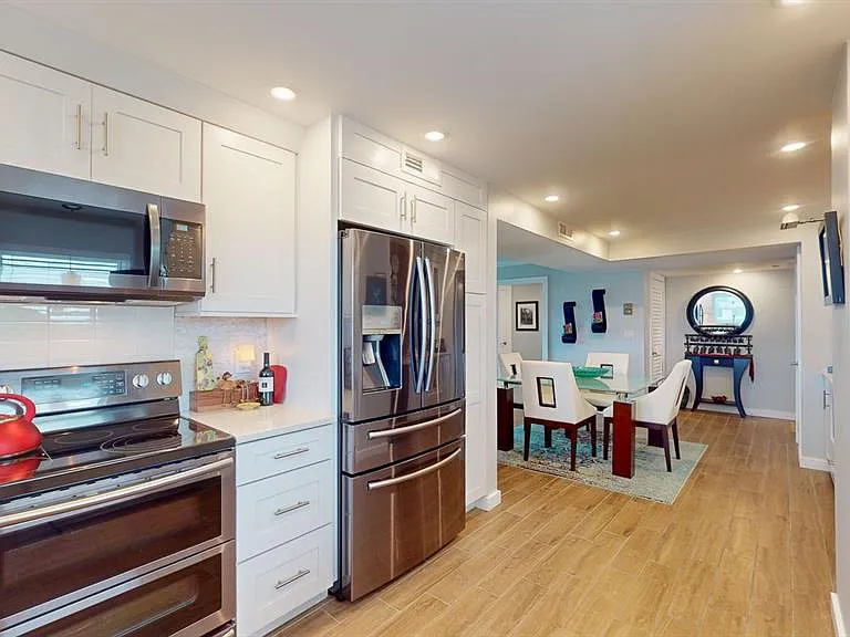 1120 N Shore Dr NE #501 — Photo 24
