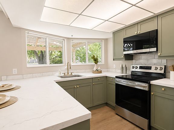 4th image of 10615 Weir St