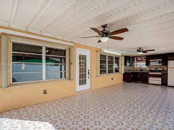 1335 W 38th St, Hialeah, FL 33012