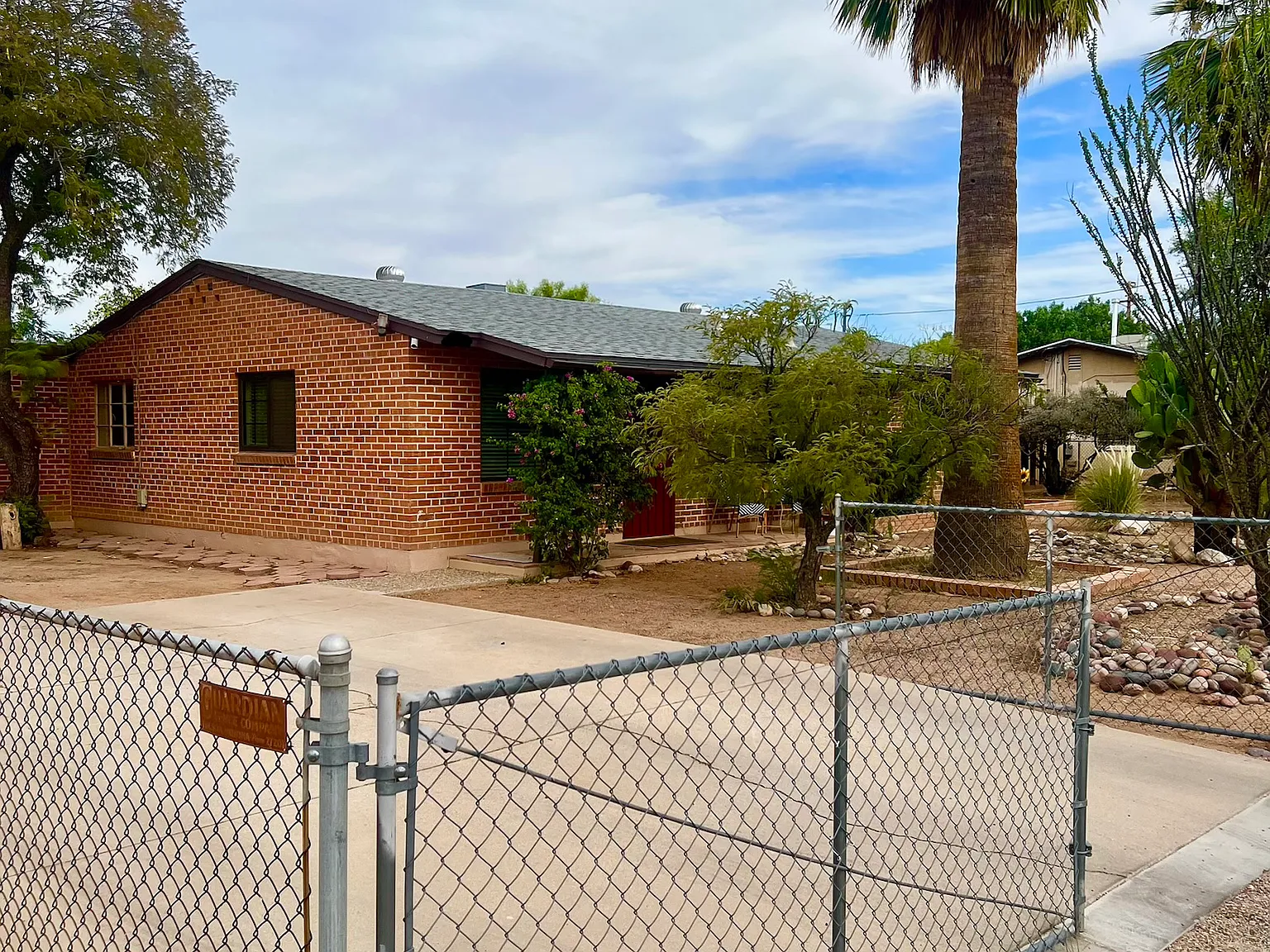 4 bed, 1.5 bath, 1730 sqft, $2,900 — Photo 2