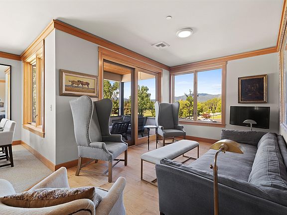 4th image of 2625 Dearborn Ave #204