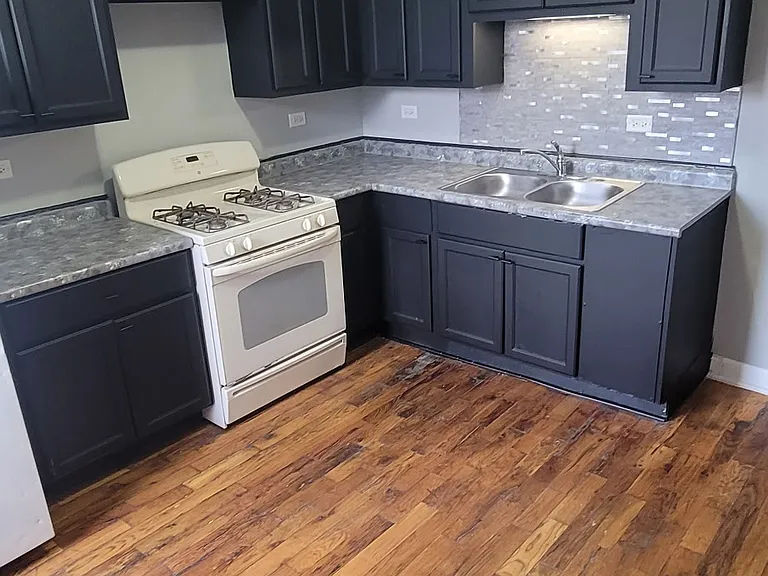 4428 W Congress Pkwy #2 — Photo 2