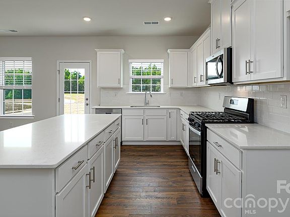 3rd image of 163 Ridgehaven Dr