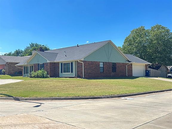 2nd image of 1905 Chandler Cir