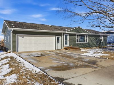 209 B Ave, Newhall, IA, 52315