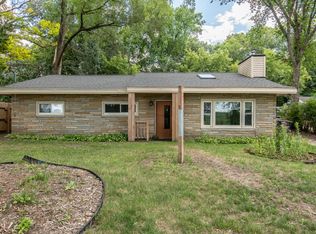 W302S10142 Lakeview Dr, Mukwonago, WI 53149