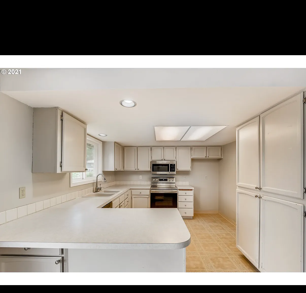 4 bed, 2.5 bath, 2048 sqft, $3,500 — Photo 1