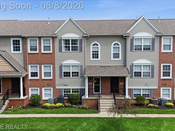 826 Eagle Dr, Fenton, MI 48430