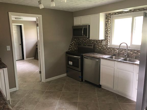 3rd image of 415 Monte Dr