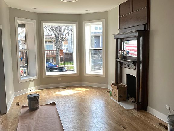 3rd image of 2428 N Rockwell St Floor 1