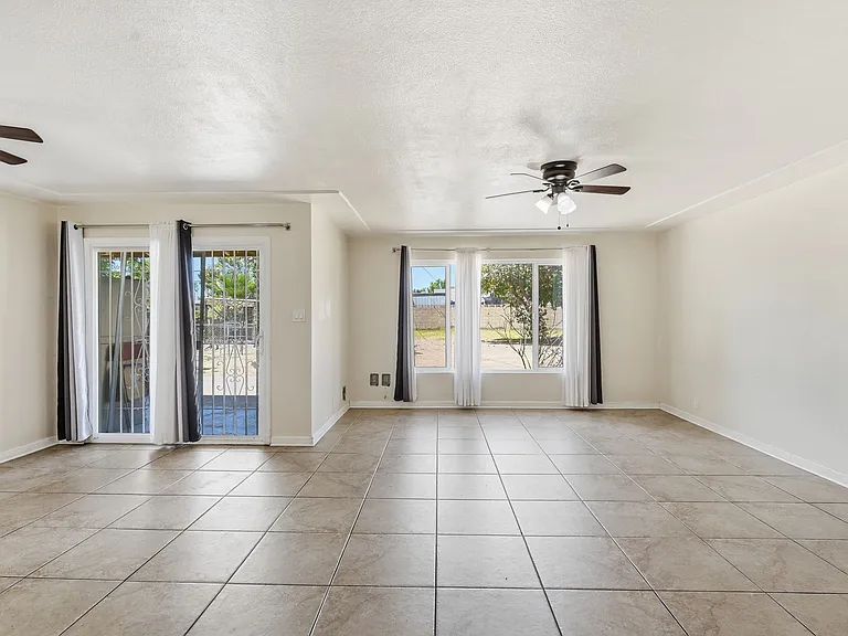 742 E Sierra Vista Dr — Photo 11