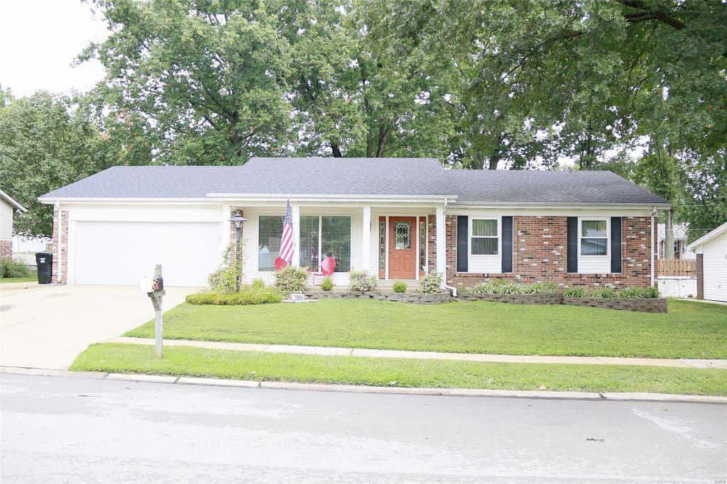 5064 Crosswood Dr photo 1
