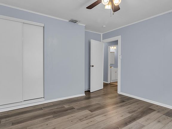 3rd image of 543 Dawnview Ln