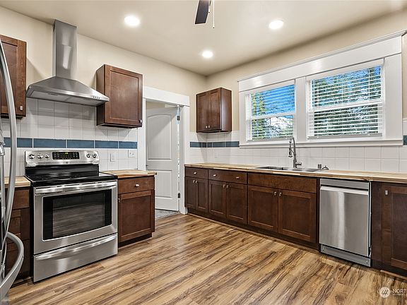5th image of 300 W Harriman Street