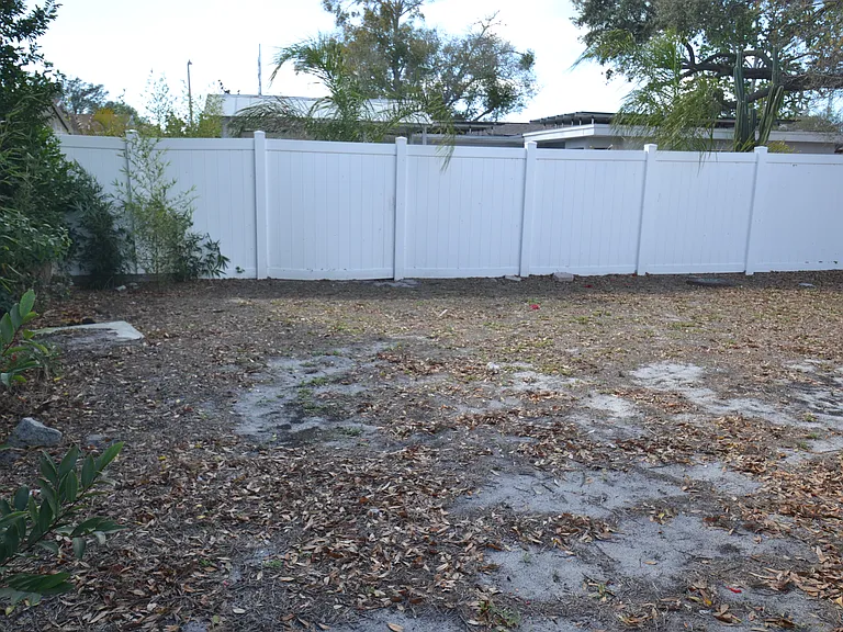1351 Whitehall Ln — Photo 20