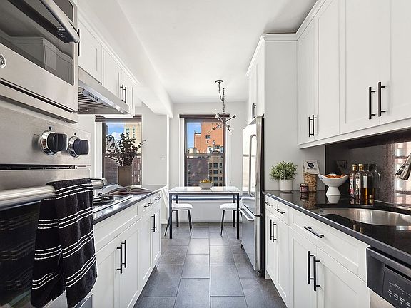 4th image of 205 E 78th St #10EF