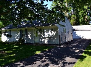 935 East Dr, Sheffield Lake, OH
