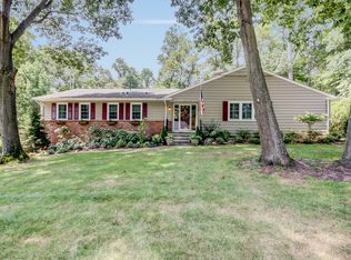 33 Fox Hill Rd, Middletown, NJ 07748